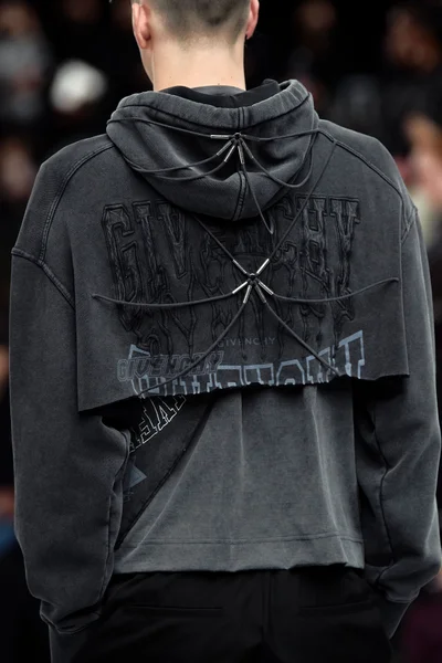 Look 33